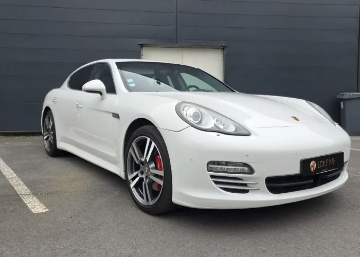 Location Porsche Panamera 4S