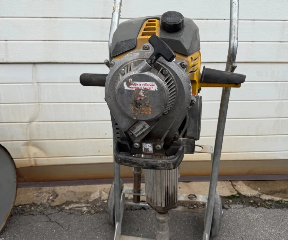Marteau piqueur 30kg thermique 