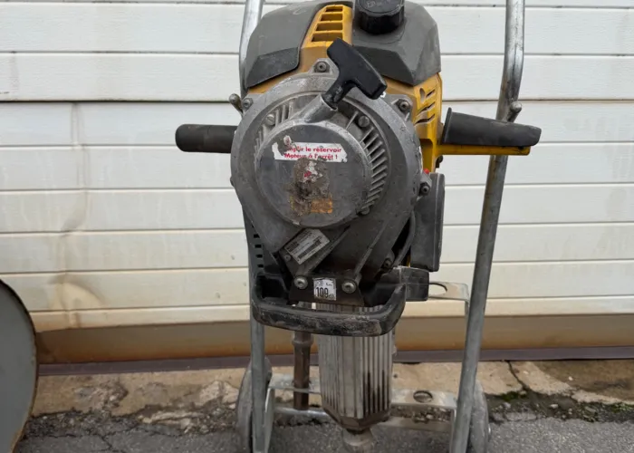 Marteau piqueur 30kg thermique 